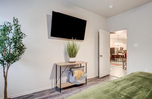 North by Northwest House | Luxury Lubbock Home Retreat near Texas Tech