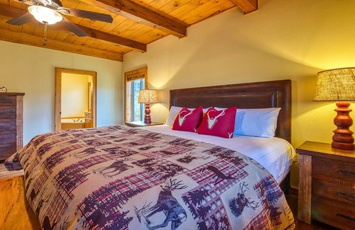 Maggie Valley Cabin | Luxury, Maggie Valley log cabin, with views, in breathtaking Smoky Mountains