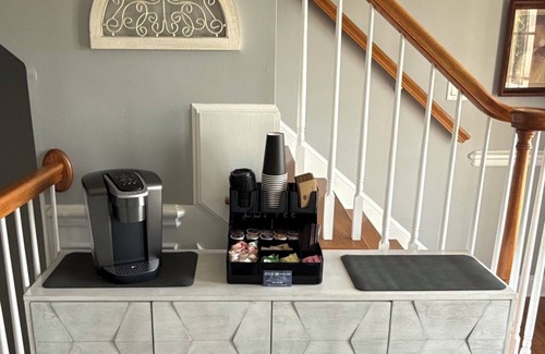 Chaplin House | Luxury Manor on Bourbon Trail 5 bdrm/4 bath, Pickleball, Hot Tub, Fitness Room