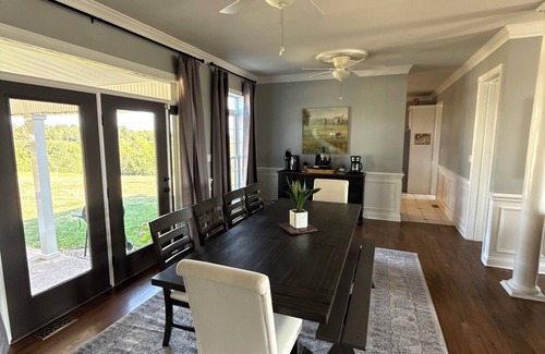 Chaplin House | Luxury Manor on Bourbon Trail 5 bdrm/4 bath, Pickleball, Hot Tub, Fitness Room