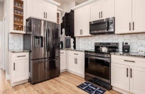 Near East Columbus House | Luxury Meets Comfort