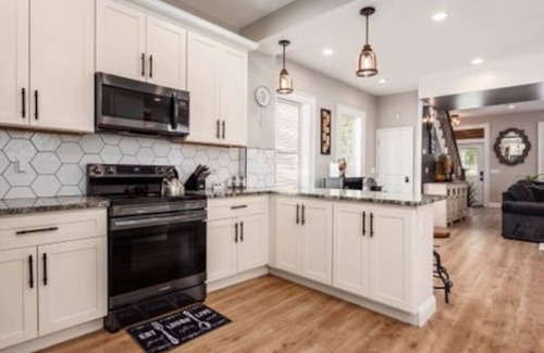 Near East Columbus House | Luxury Meets Comfort