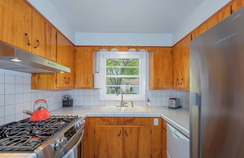 Lincoln House | Luxury Meets Convenience in DT Location