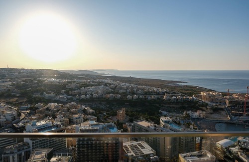 Bouvet Island Apartment | Luxury Mercury Towers 27F Skyline Rooftop & Indoor Pool Parking