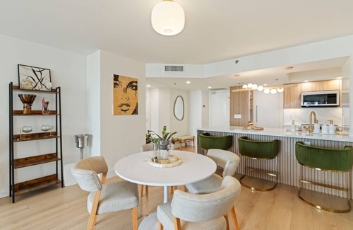 Downtown Miami House | Luxury Miami Condo 3BR Bay Views + Pool Gym Spa & Designer Renovation