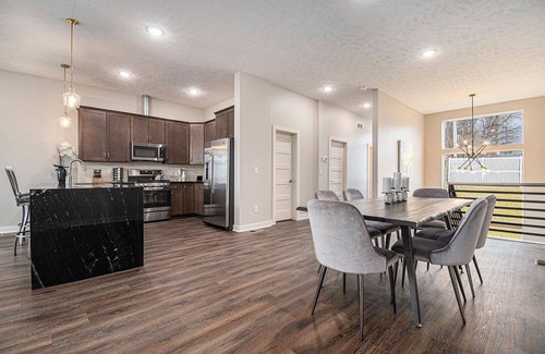 Dundee-Happy Hollow Historic District House | Luxury Midtown Townhome near UNMC