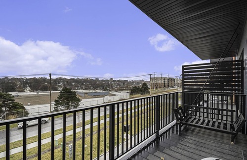 Dundee-Happy Hollow Historic District House | Luxury Midtown Townhome near UNMC