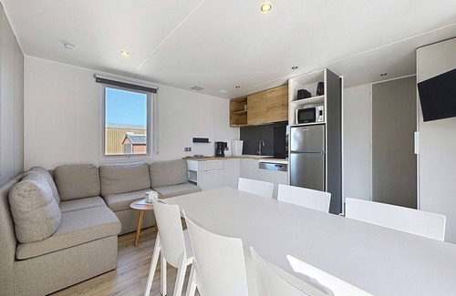 Jullouville-les-Pins House | Luxury Mobile Home for 6, Heated Pool, 200m from Beach