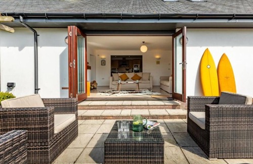 Braunton House | Luxury modern house on the edge of the Village, close to Beach and Golf-course.