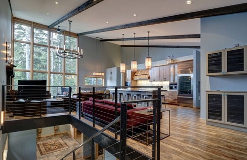 Alyeska House | Luxury Modern Mountain Home 1/2 mile from Ski Resort