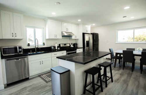 Westminster House | Luxury Modern 4 BR-Home in Huntington Beach