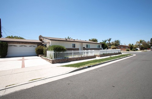 Westminster House | Luxury Modern 4 BR-Home in Huntington Beach