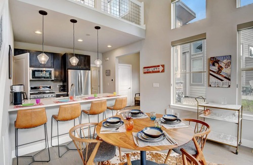 Rendezvous House | Luxury Mountain Cabin 44 I Private Hot Tub I Great Views I Best Price I Discounted Attractions