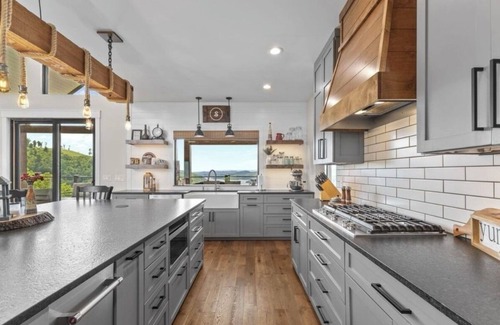 Maynardville Other | Luxury Mountain & Lake Farmhouse on Norris with Chef's Kitchen, Spa, & Kayaks