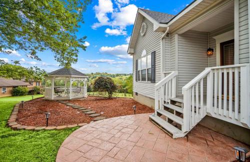 Sparta House | Luxury Mountain Retreat with Main House and Garage Apartment. Perfect for Families, Retreats and Remote Work