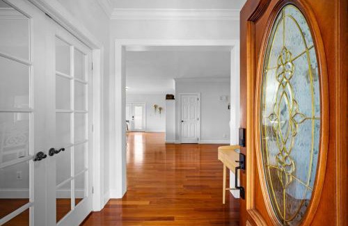 Sparta House | Luxury Mountain Retreat with Main House and Garage Apartment. Perfect for Families, Retreats and Remote Work