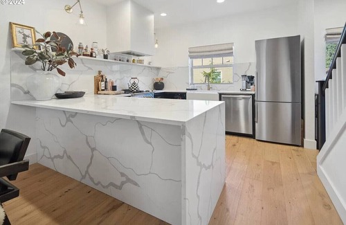 Government Camp Villa | Luxury Mountain Townhome Steps to Government Camp, Ski Bowl, Pool & Hot Tub