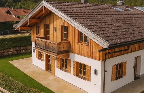 Kreuth House | Luxury Mountain View Chalet next to Tegernsee for Family & Friends - including Sauna & free parking