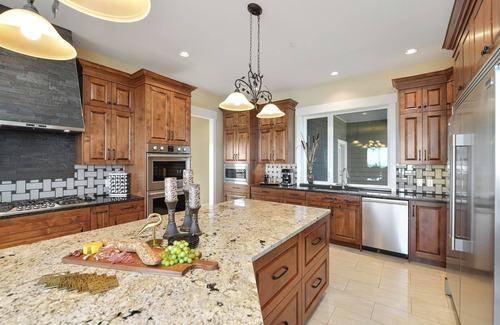 Malahat House | Luxury Mountaintop 5 Bedroom with Unparalleled Spectacular Views