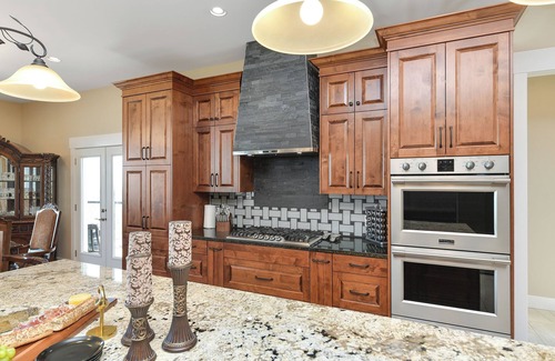 Malahat House | Luxury Mountaintop 5 Bedroom with Unparalleled Spectacular Views