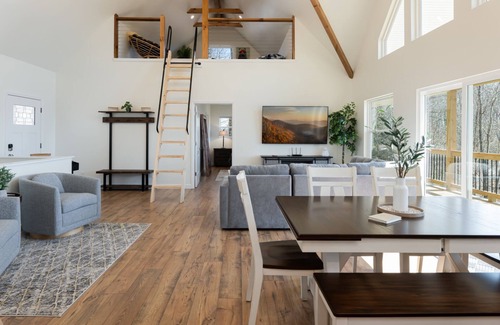 Waynesville House | Luxury/Mtn Views/Hot Tub/Gym/Fire Pit