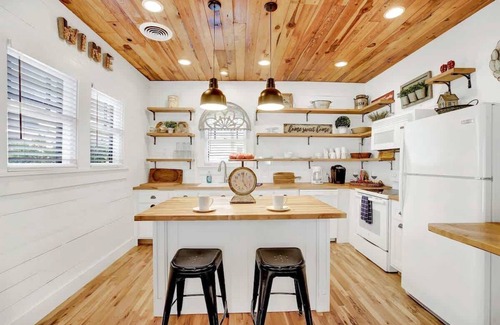 Fredericksburg House | Luxury Near Main With Hot Tub