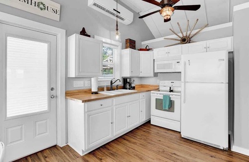 Fredericksburg House | Luxury Near Main With Hot Tub