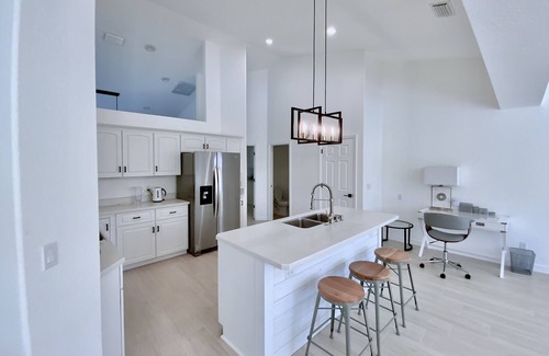 Fellowship House | Luxury, Newly Renovated Home, Pets, Pool - Minutes from WEC & HITS, Golf