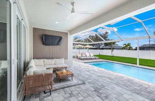 Pelican Villa | Luxury Oasis in Cape Coral