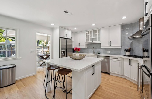 The Willows House | Luxury Oasis Steps from Palo Alto and Stanford, Chef's Kitchen, Workspaces, Gym