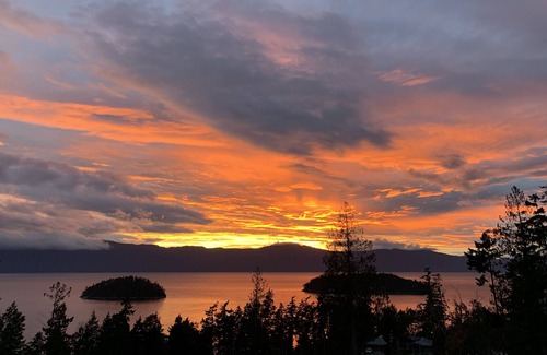 Irvines Landing House | Luxury ocean living, the perfect place to relax or work remotely.