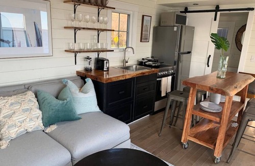 Summerville Centre House | Luxury Oceanfront Retreats 2 private hot tubs and saunas