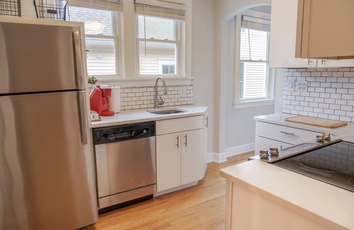 Richmond Apartment | Luxury on Main/South