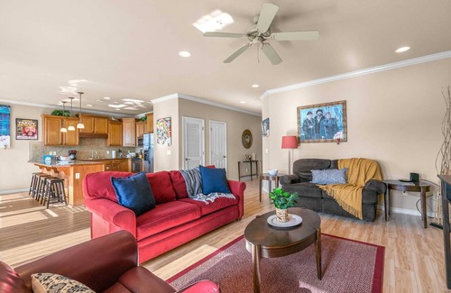 Hollister Condo | Luxury on Table Rock Lake! - Pet-Friendly, 2 Bedroom Suites, Marina, Pool-C6