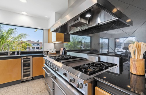 Newport Beach House | Luxury On The Bay-Calm Waters and Beautiful Skies.
