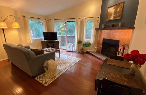 University Area Condo | Luxury one bed condo close to hospitals and trails