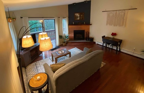 University Area Condo | Luxury one bed condo close to hospitals and trails