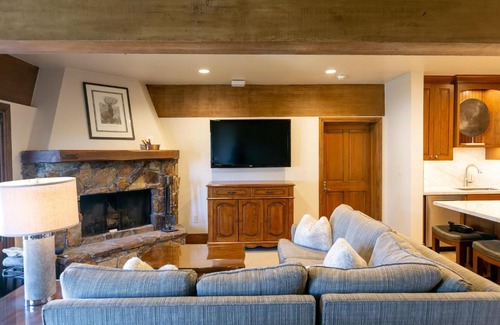 Deer Valley Apartment | Luxury One Bedroom with Hot Tub apartment hotel