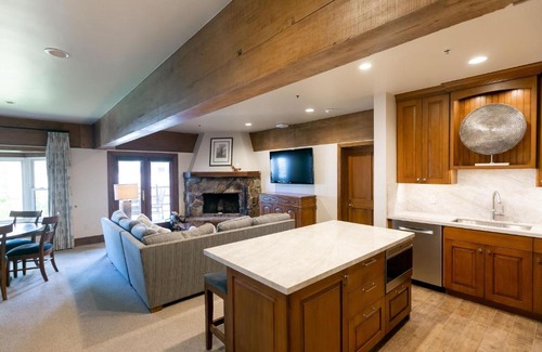 Deer Valley Apartment | Luxury One Bedroom with Hot Tub apartment hotel