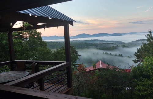 Morganton Cabin | Luxury Outdoor LR & BBQ, Mtn Top retreat- MOOSEMAC - 7 person hot tub & more!