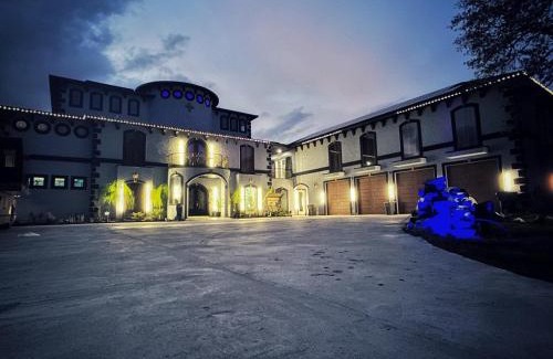 Alvin Villa | Luxury Palace/Vacation Home