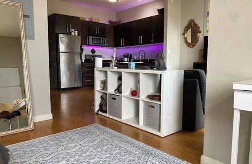 Palms Apartment | Luxury pent house Loft downtown Culver City. by Cozy Suites