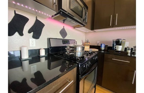 Palms Apartment | Luxury pent house Loft downtown Culver City. by Cozy Suites