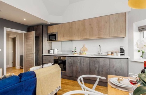 West Cliff Apartment | Luxury Penthouse 2-Bed Apt w/Sea View, Gym & PKG