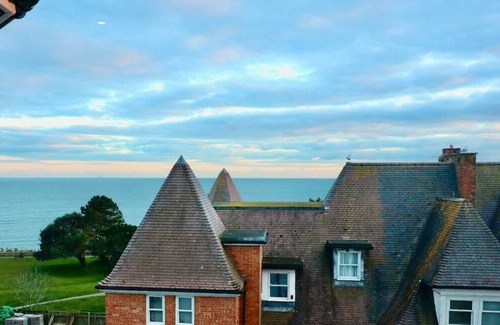 West Cliff Apartment | Luxury Penthouse 2-Bed Apt w/Sea View, Gym & PKG