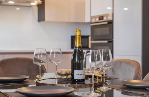Windsor Apartment | Luxury Penthouse - Castle Views - VAT QUALIFYING