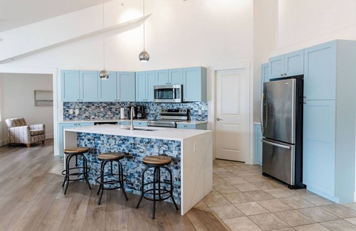 Westbank Apartment | Luxury Penthouse Lakefront Pool Hot Tub