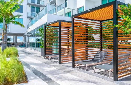 Northeast Miami Apartment | Luxury Penthouse Water Views Massive Terrace