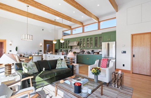 Warrenton House | Luxury Pet + Family Friendly Retreat With Pool, Hot Tub, Fire Pit, Amazing Views