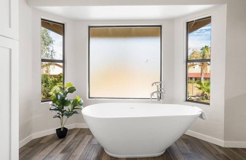 Arabian Crest House | Luxury Pet Friendly Home: Sport Court, Pool & Hot Tub, Putting Green, Fire Pit